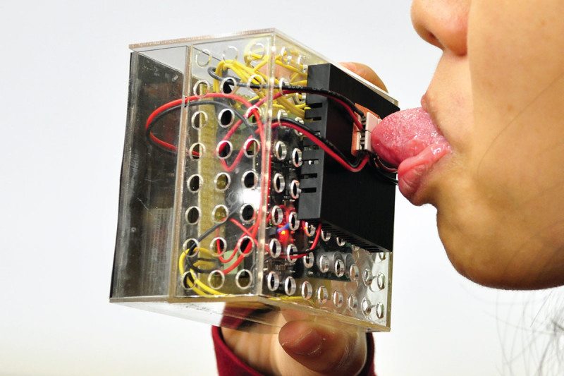 face-electrodes-let-you-taste-and-chew-in-virtual-reality